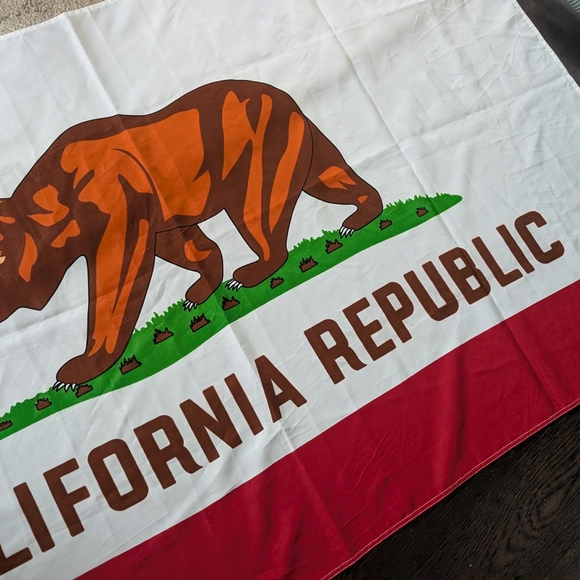 California Republic Bear Flag - Red, Brown, Green, White 5ft X3ft - Picture 8 of 8